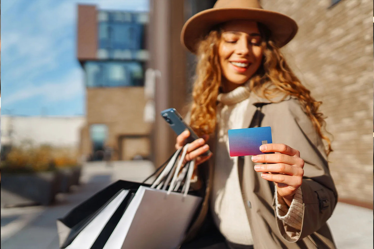Store Cards vs Bank Cards: A Plain Comparison