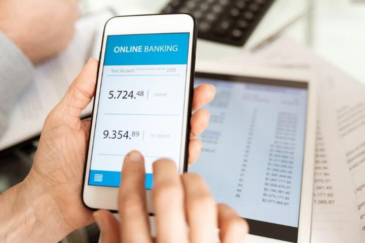 Online Banks vs. Traditional Banks